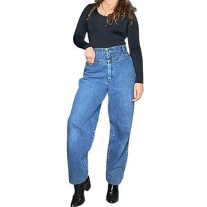 Levi’s Missy High-Waist Straight Jeans 14 – Medium Blue, very good condition